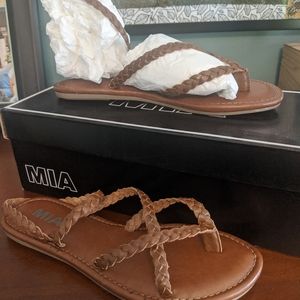Brown leather braided sandal